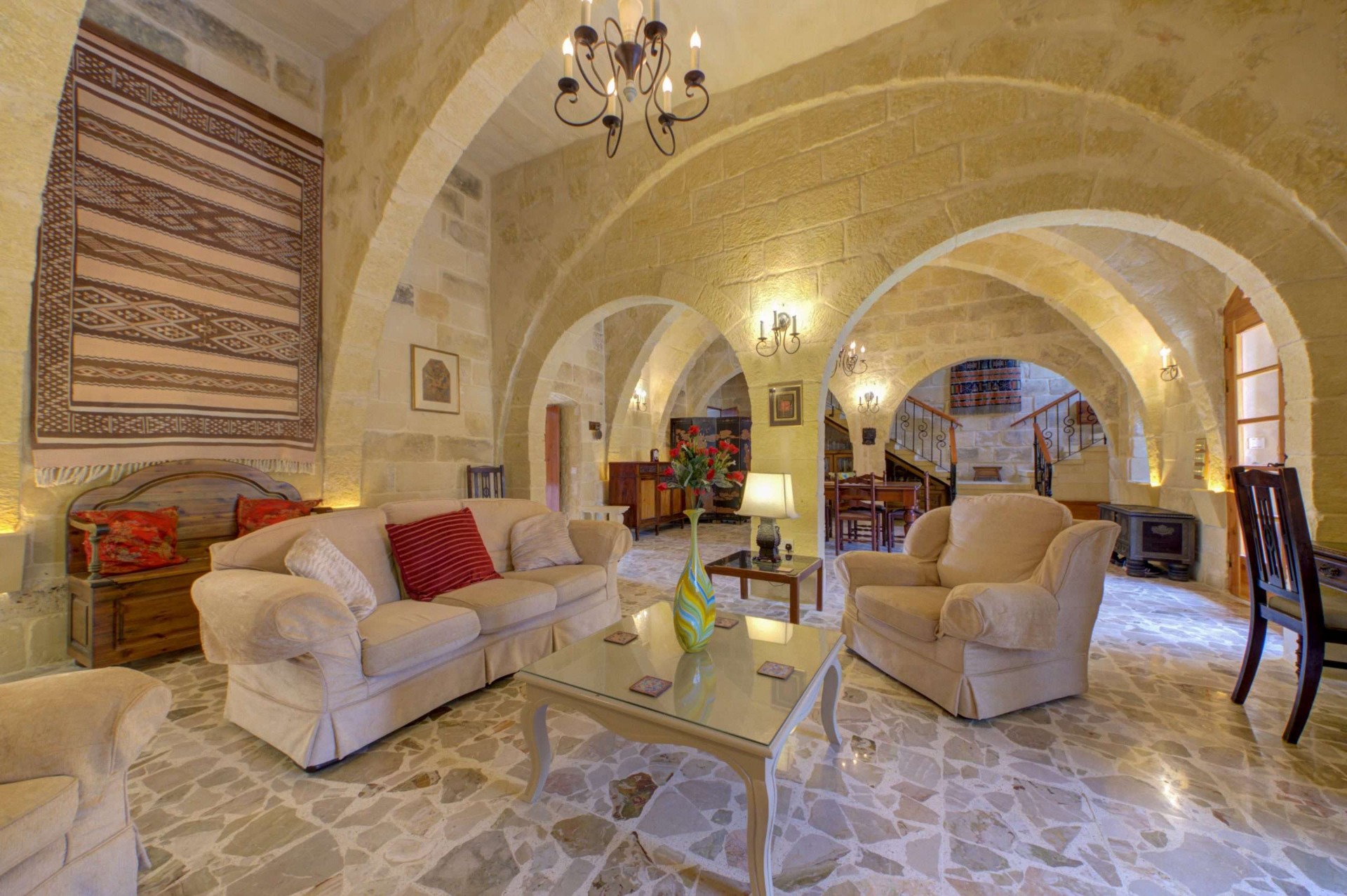 Bijna alle huizen (ook long let) zijn gemeubileerd