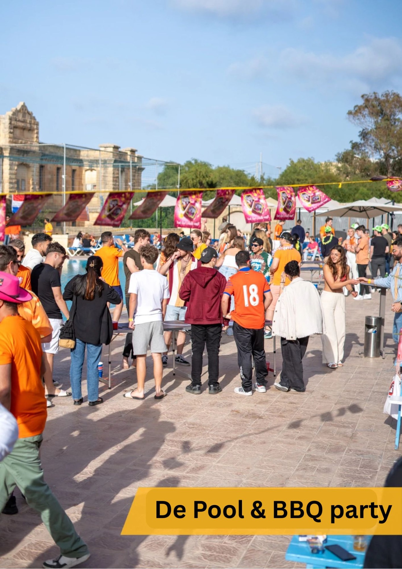 Nederlandse en Belgische studenten tijdens de NedMalta Stage Start Pool & BBQ Party in Malta