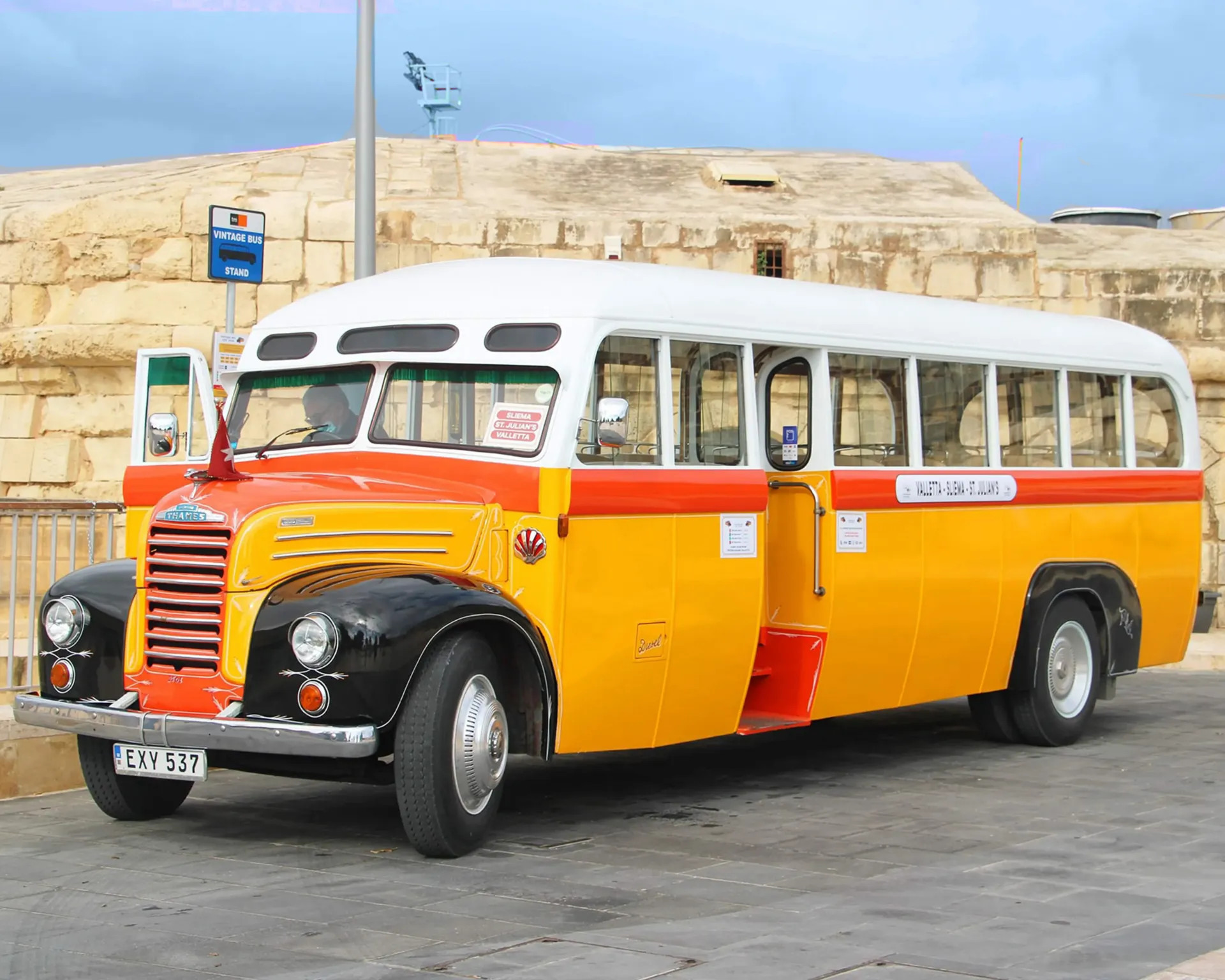Deze echte Maltese bussen rijden niet meer